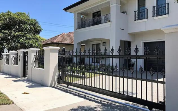 Industrial Sliding Gates supliers in dubai